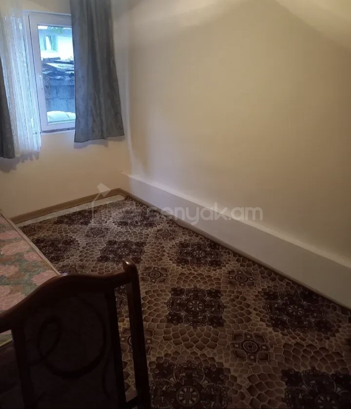 3 Սենյականոց Բնակարան Քարե Շենքում, 68քմ, 1/1 հարկ, Նորմալ Վիճակում, Կահավորված