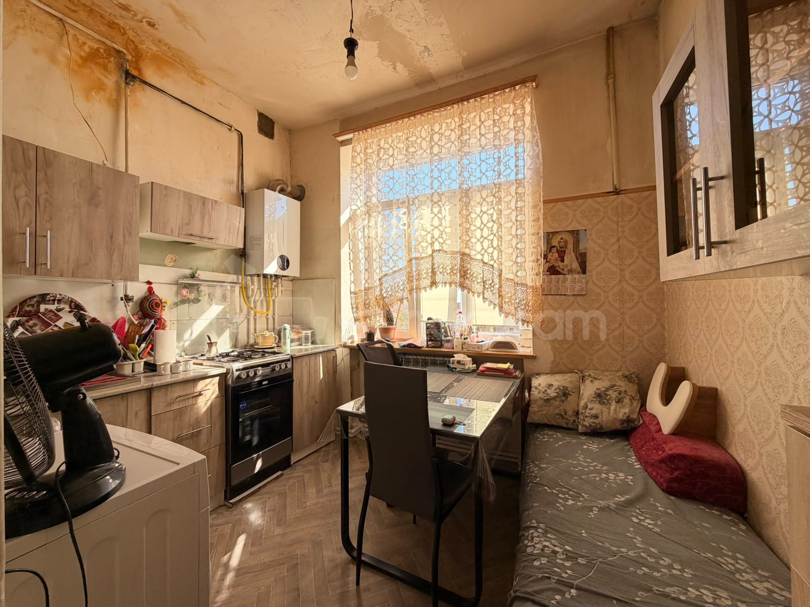 2 Սենյականոց Բնակարան Քարե Շենքում, 61քմ, 4/4 հարկ, Պետական Վիճակում