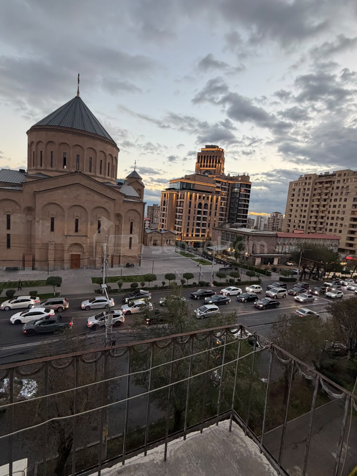 2 Սենյականոց Բնակարան Քարե Շենքում, 61քմ, 4/4 հարկ, Պետական Վիճակում