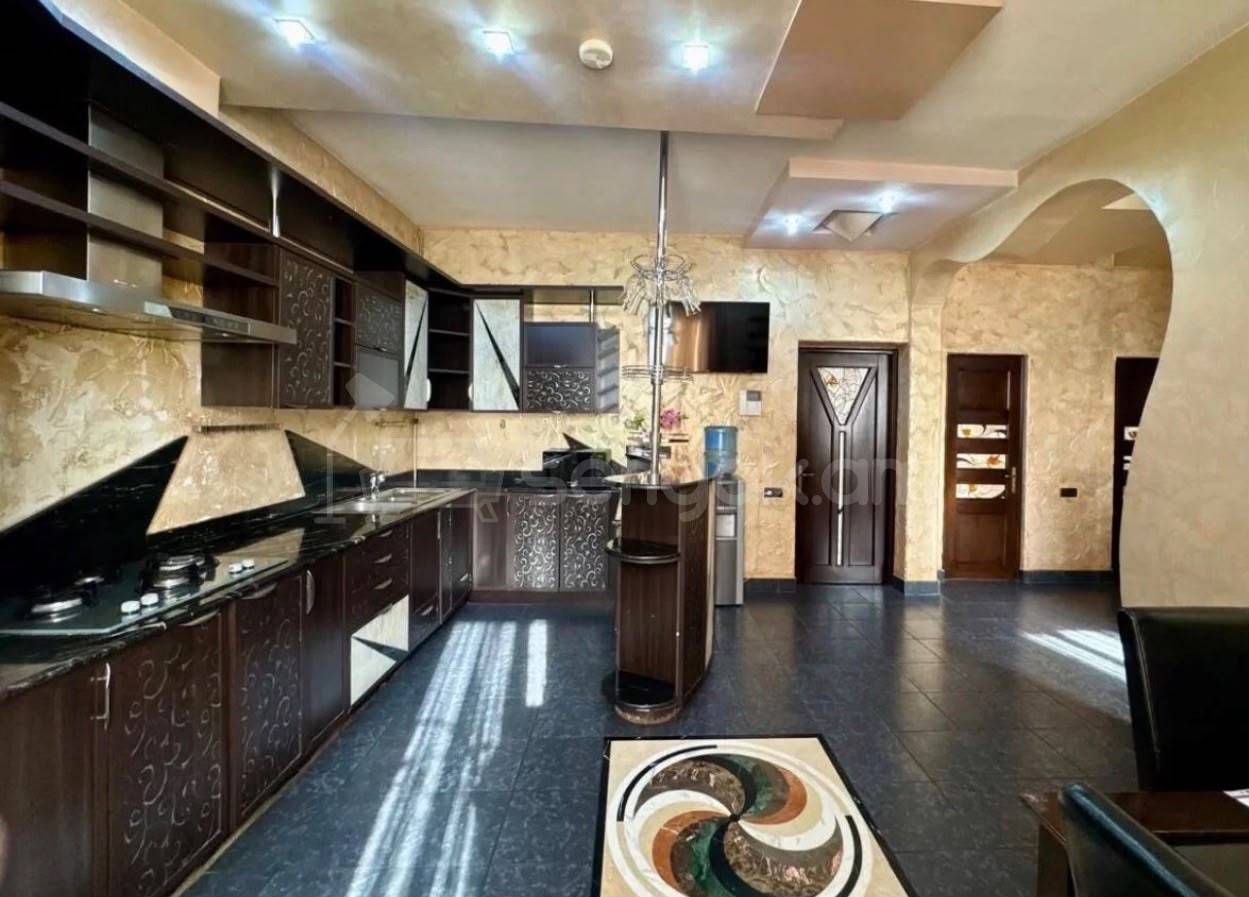 Շենք-Շինություն, 294քմ, Կապիտալ Վերանորոգված