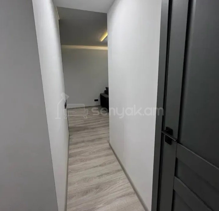 2 Սենյականոց Բնակարան Քարե Շենքում, 48քմ, 5/5 հարկ, Կապիտալ Վերանորոգված