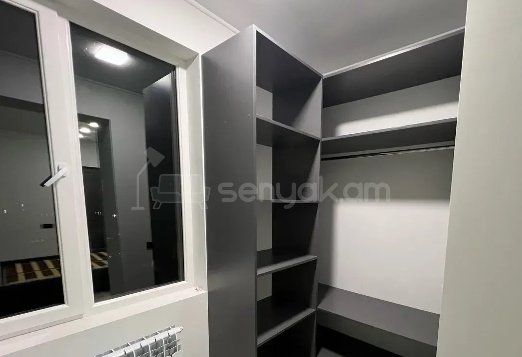 2 Սենյականոց Բնակարան Քարե Շենքում, 48քմ, 5/5 հարկ, Կապիտալ Վերանորոգված