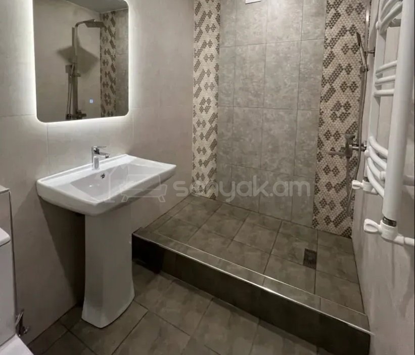 2 Սենյականոց Բնակարան Քարե Շենքում, 48քմ, 5/5 հարկ, Կապիտալ Վերանորոգված