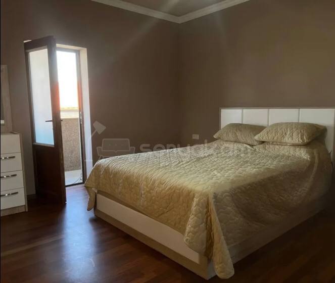8 Սենյականոց Շքեղ Առանձնատուն, 380քմ