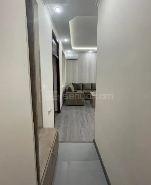 2 Սենյականոց Բնակարան Քարե Շենքում, 43քմ, 1/5 հարկ, Կապիտալ Վերանորոգված