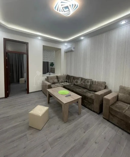 2 Սենյականոց Բնակարան Քարե Շենքում, 43քմ, 1/5 հարկ, Կապիտալ Վերանորոգված