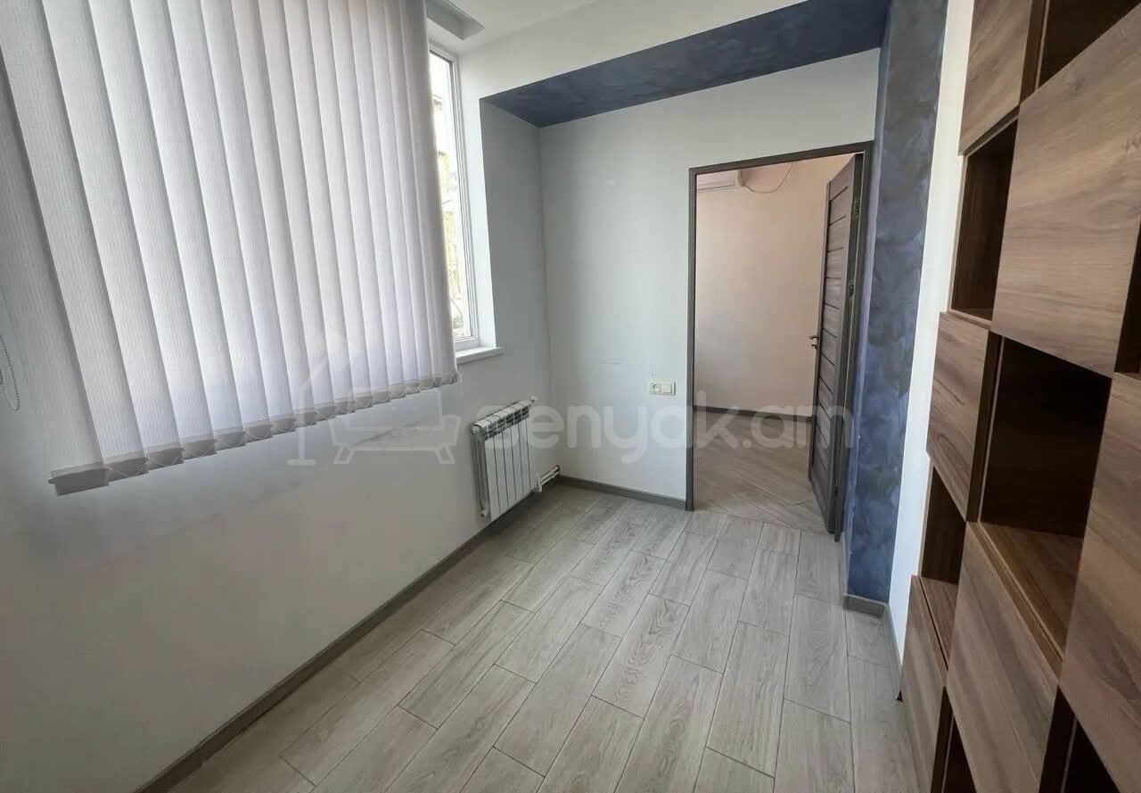 2 Սենյականոց Բնակարան Քարե Շենքում, 42քմ, 2/5 հարկ, Կապիտալ Վերանորոգված