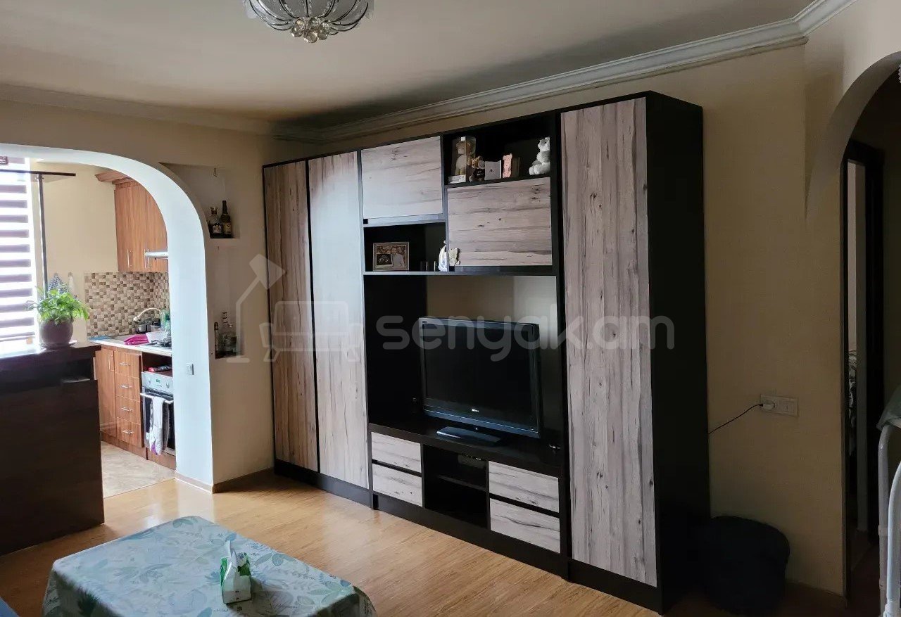 2 Սենյականոց Բնակարան Քարե Շենքում, 45քմ, 5/5 հարկ, Կապիտալ Վերանորոգված
