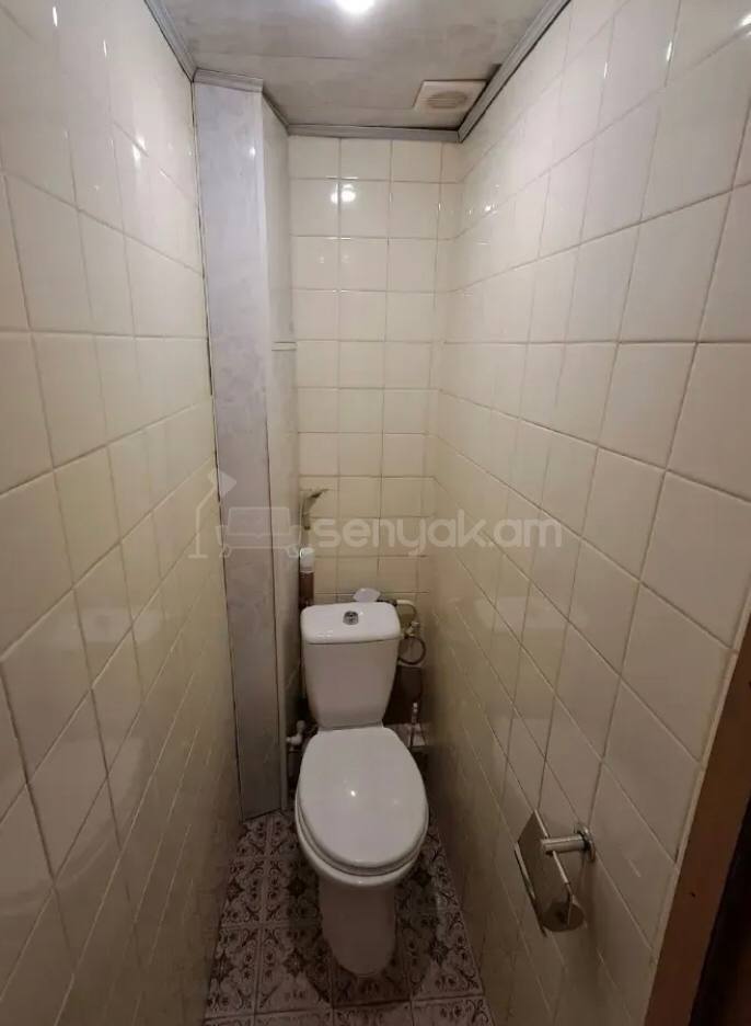 4 Սենյականոց Բնակարան Քարե Շենքում, 83քմ, 3/5 հարկ, Նորմալ Վիճակում