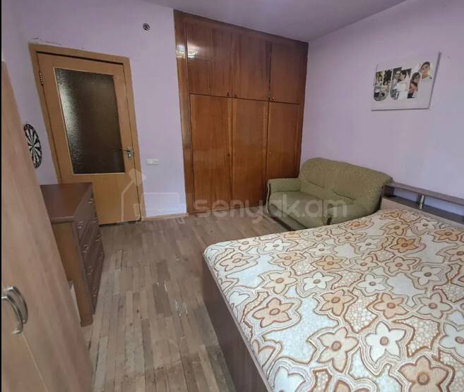 4 Սենյականոց Բնակարան Քարե Շենքում, 83քմ, 3/5 հարկ, Նորմալ Վիճակում