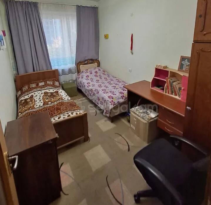 4 Սենյականոց Բնակարան Քարե Շենքում, 83քմ, 3/5 հարկ, Նորմալ Վիճակում