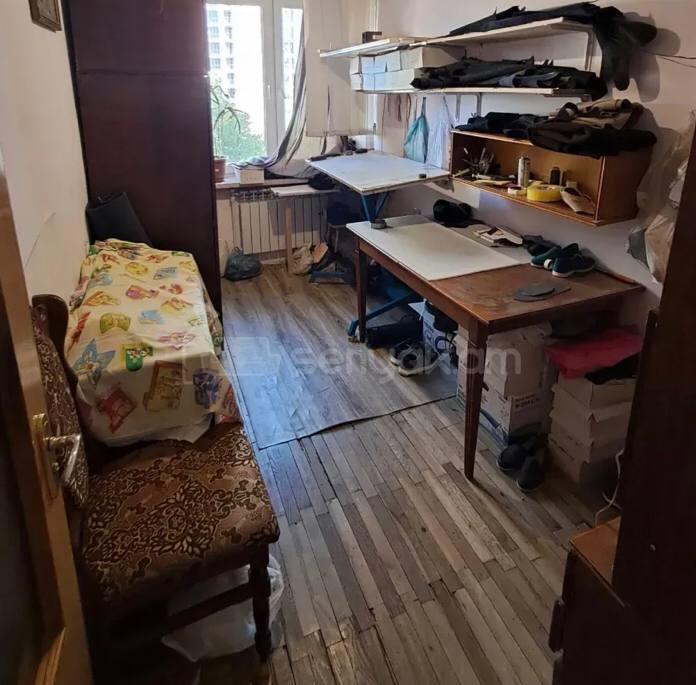 4 Սենյականոց Բնակարան Քարե Շենքում, 83քմ, 3/5 հարկ, Նորմալ Վիճակում
