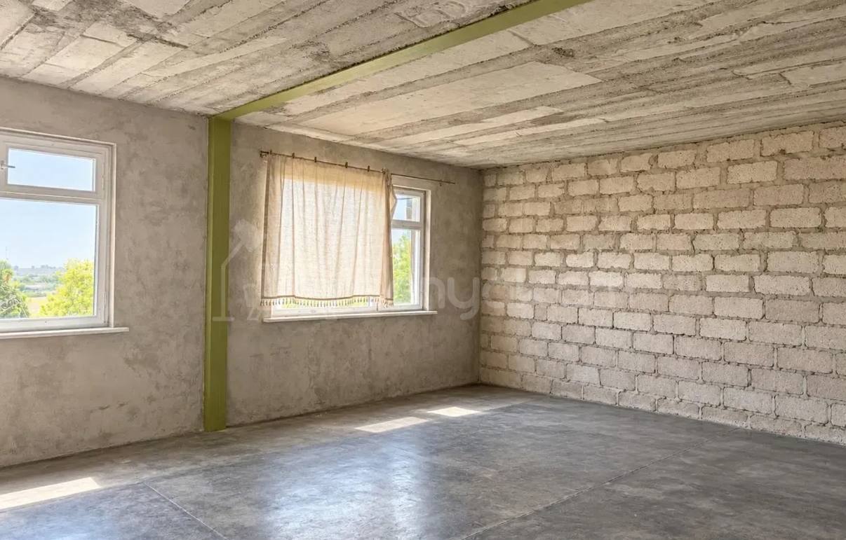4 Սենյականոց Բնակարան Քարե Շենքում, 100քմ, 3/5 հարկ, Նորմալ Վիճակում