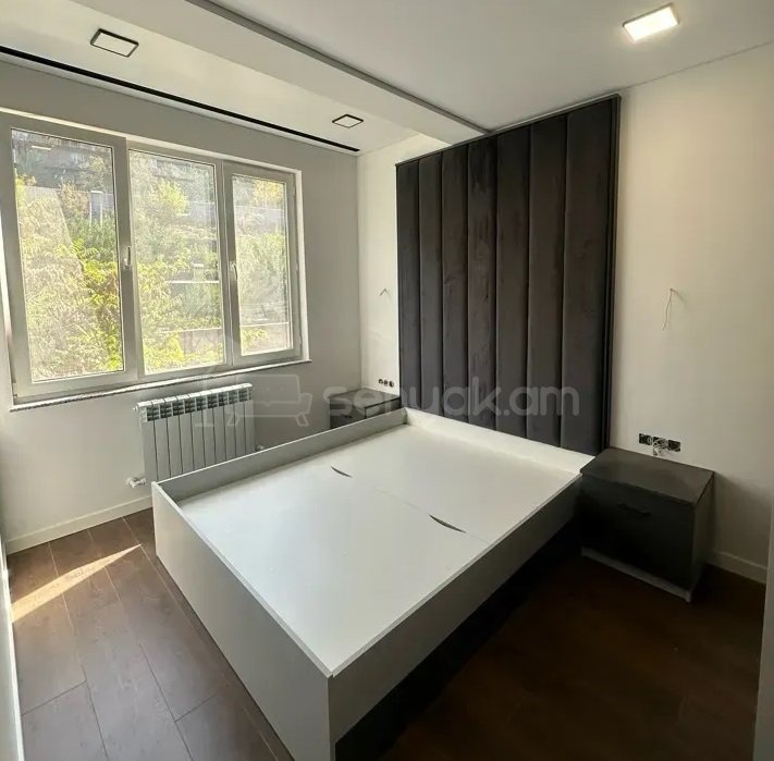 3 Սենյականոց Բնակարան Քարե Շենքում, 54քմ, 4/6 հարկ, Դիզայներական Վերանորոգված