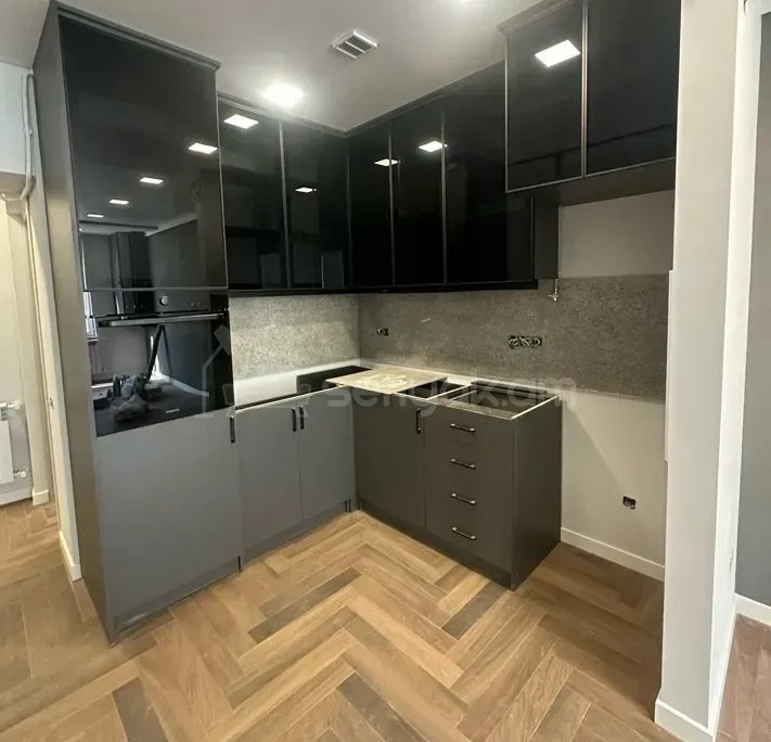 3 Սենյականոց Բնակարան Քարե Շենքում, 54քմ, 4/6 հարկ, Դիզայներական Վերանորոգված