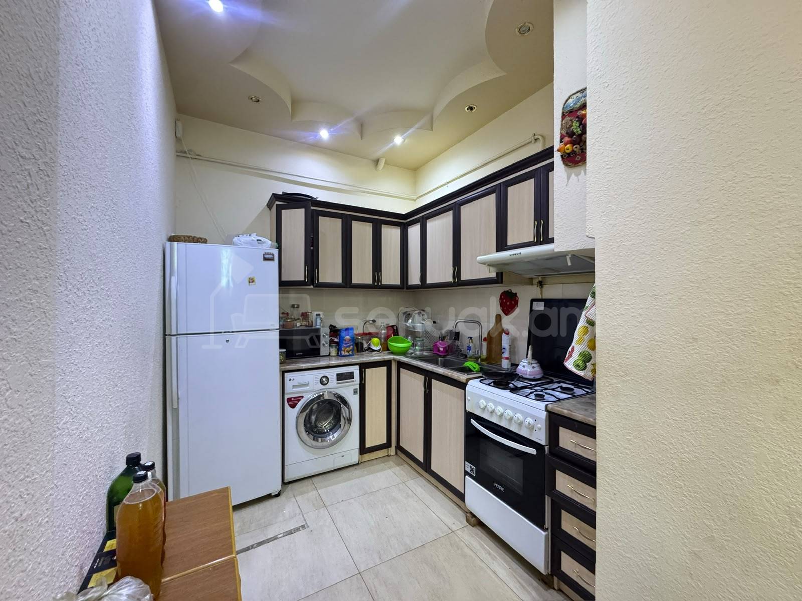 3 Սենյականոց Բնակարան Քարե Շենքում, 89քմ, 1/5 հարկ, Նորմալ Վիճակում