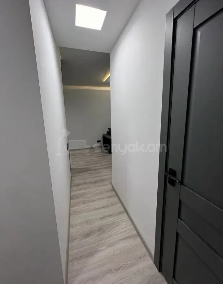 2 Սենյականոց Բնակարան Քարե Շենքում, 48քմ, 5/5 հարկ, Կապիտալ Վերանորոգված