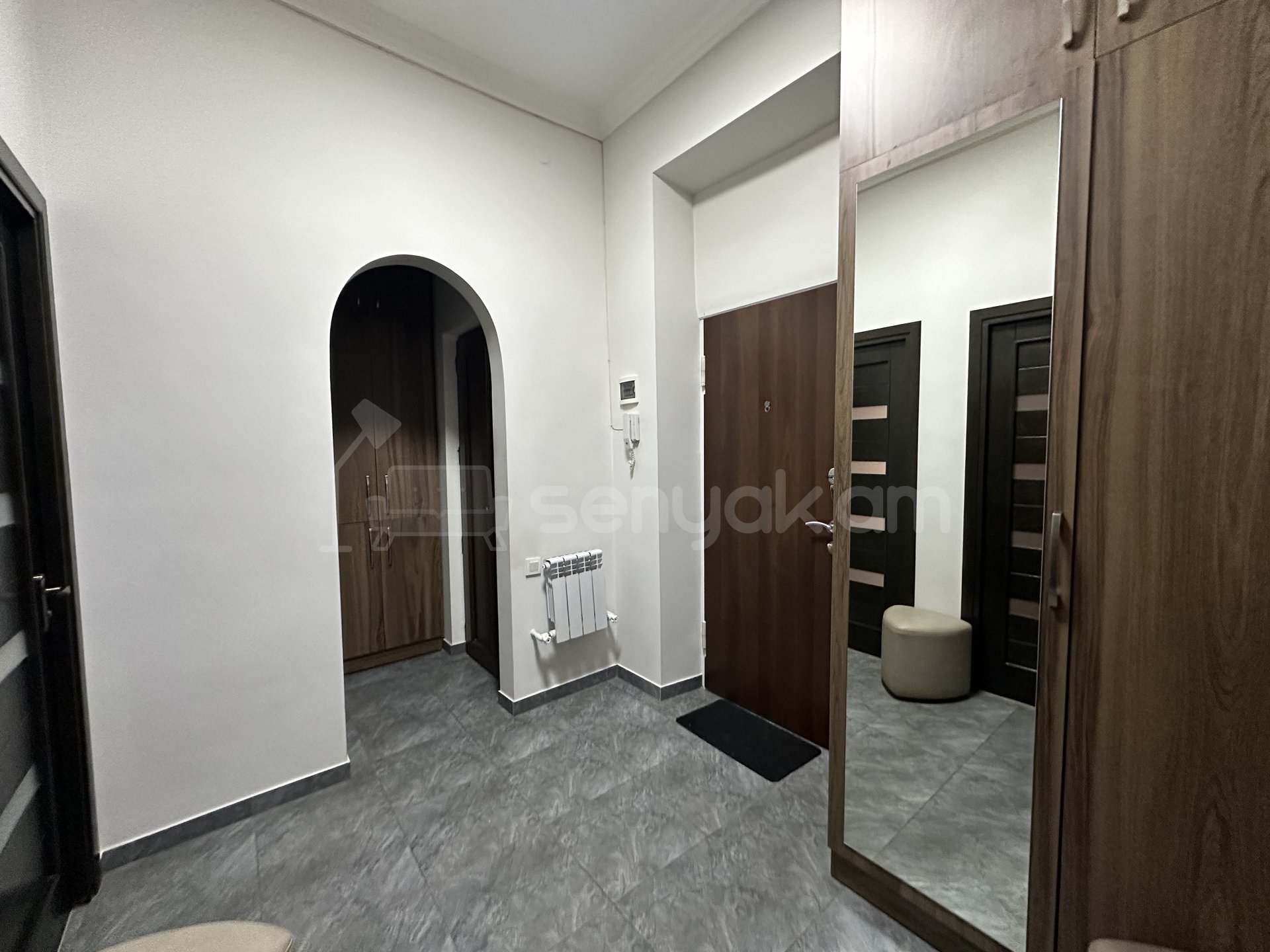 2 Սենյականոց Բնակարան Քարե Շենքում, 55քմ, 3/5 հարկ, Կապիտալ Վերանորոգված, Կահավորված, Արևկող