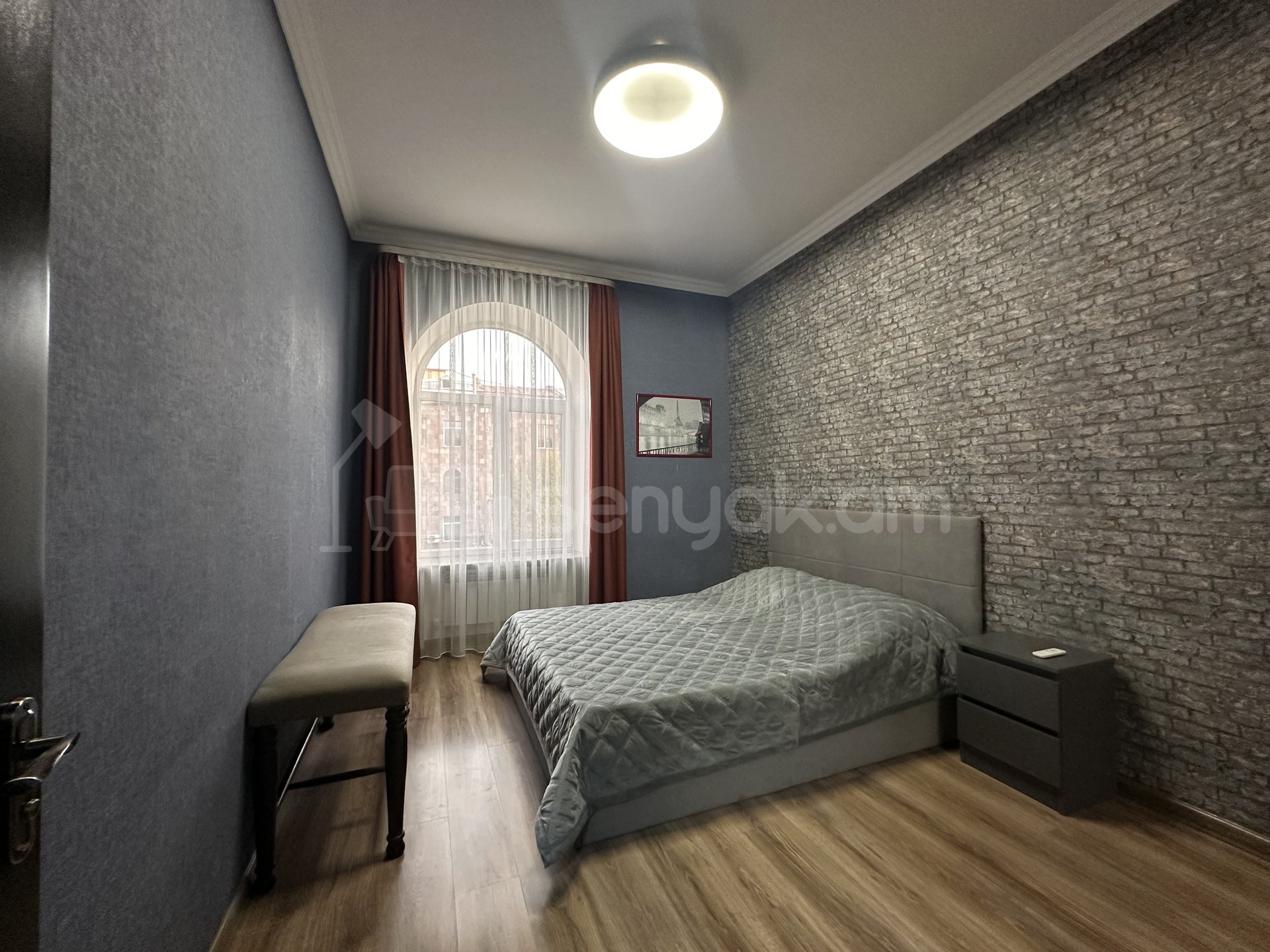 2 Սենյականոց Բնակարան Քարե Շենքում, 55քմ, 3/5 հարկ, Կապիտալ Վերանորոգված, Կահավորված, Արևկող
