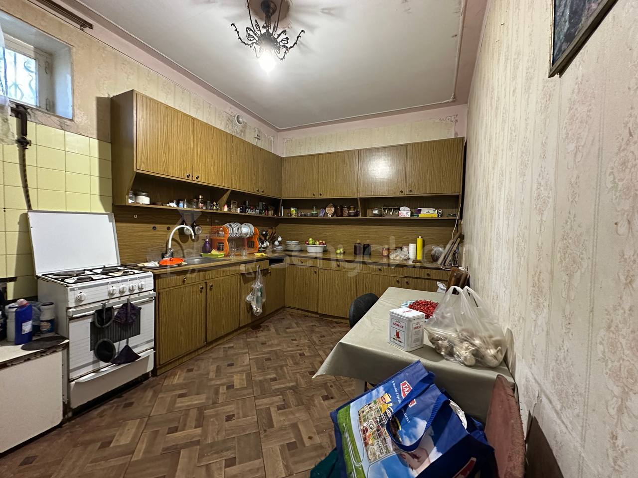 6 Սենյականոց Սեփական Տուն, 250քմ, Նորմալ Վիճակում, Կահավորված, Ավտոտնակով