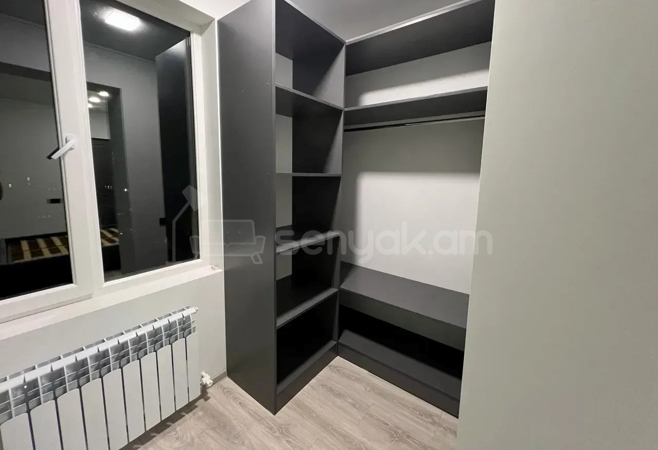 2 Սենյականոց Բնակարան Քարե Շենքում, 48քմ, 5/5 հարկ, Կապիտալ Վերանորոգված