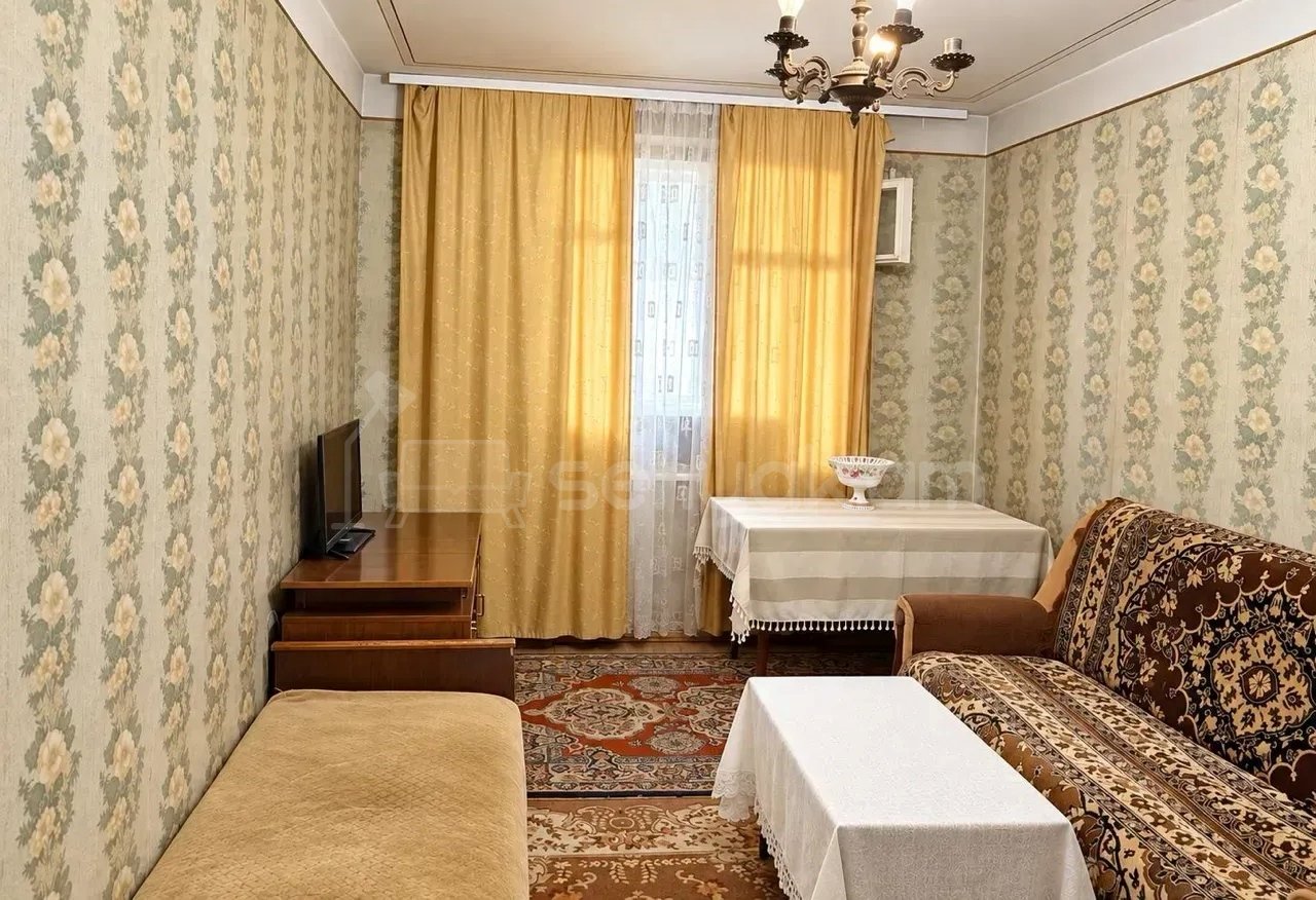4 Սենյականոց Բնակարան Քարե Շենքում, 100քմ, 3/5 հարկ, Նորմալ Վիճակում