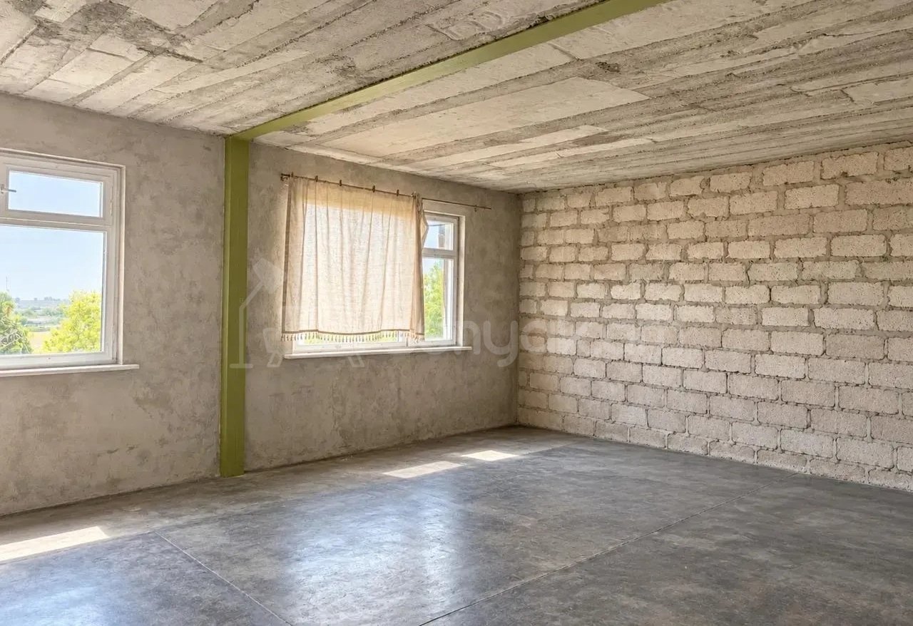 4 Սենյականոց Բնակարան Քարե Շենքում, 100քմ, 3/5 հարկ, Նորմալ Վիճակում