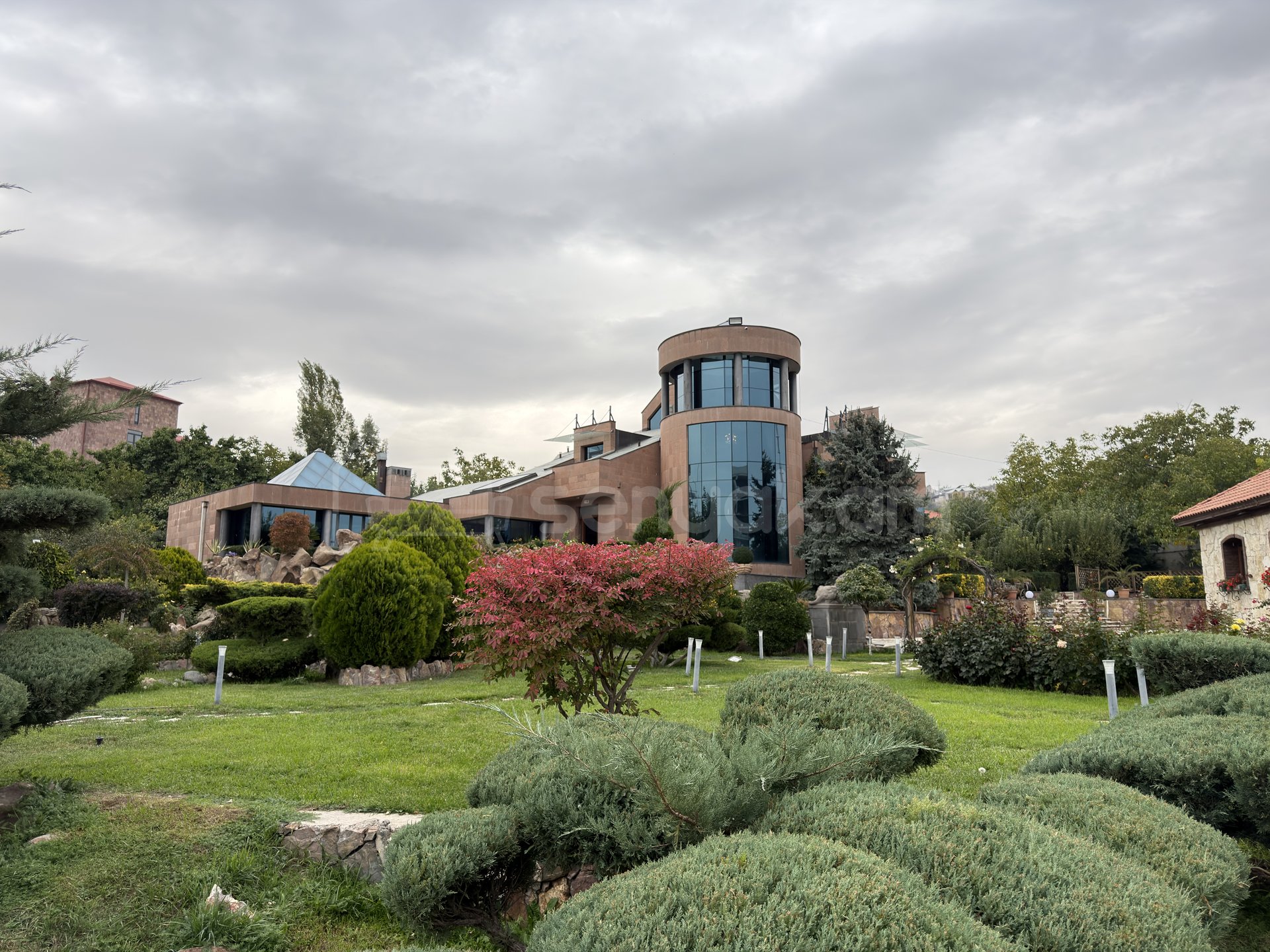 5 Սենյականոց Սեփական Տուն, 733քմ, Կապիտալ Վերանորոգված, Ավտոտնակով