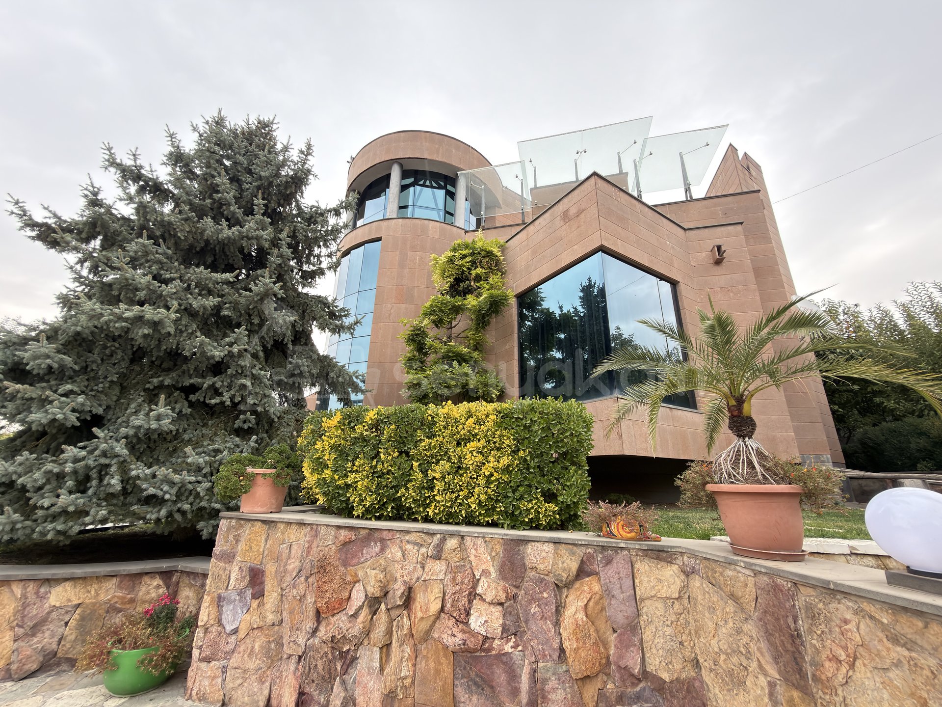 5 Սենյականոց Սեփական Տուն, 733քմ, Կապիտալ Վերանորոգված, Ավտոտնակով