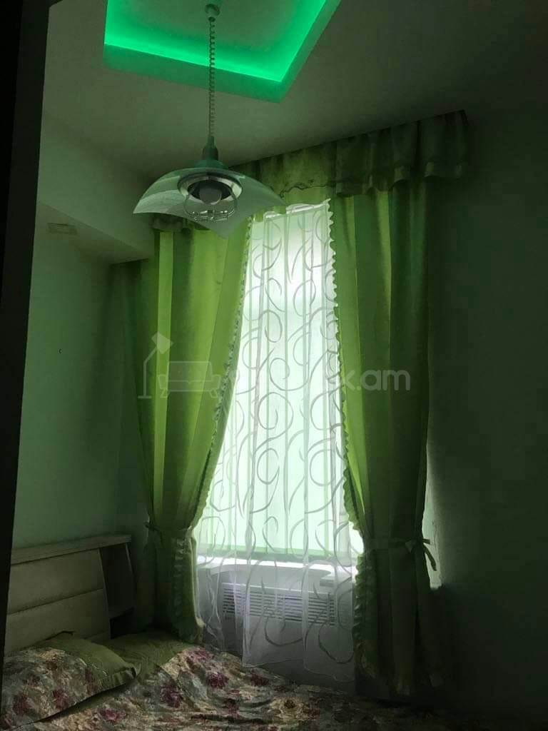 5 Սենյականոց Բնակարան Քարե Շենքում, 40քմ, 2/5 հարկ, Նորմալ Վիճակում, Կահավորված