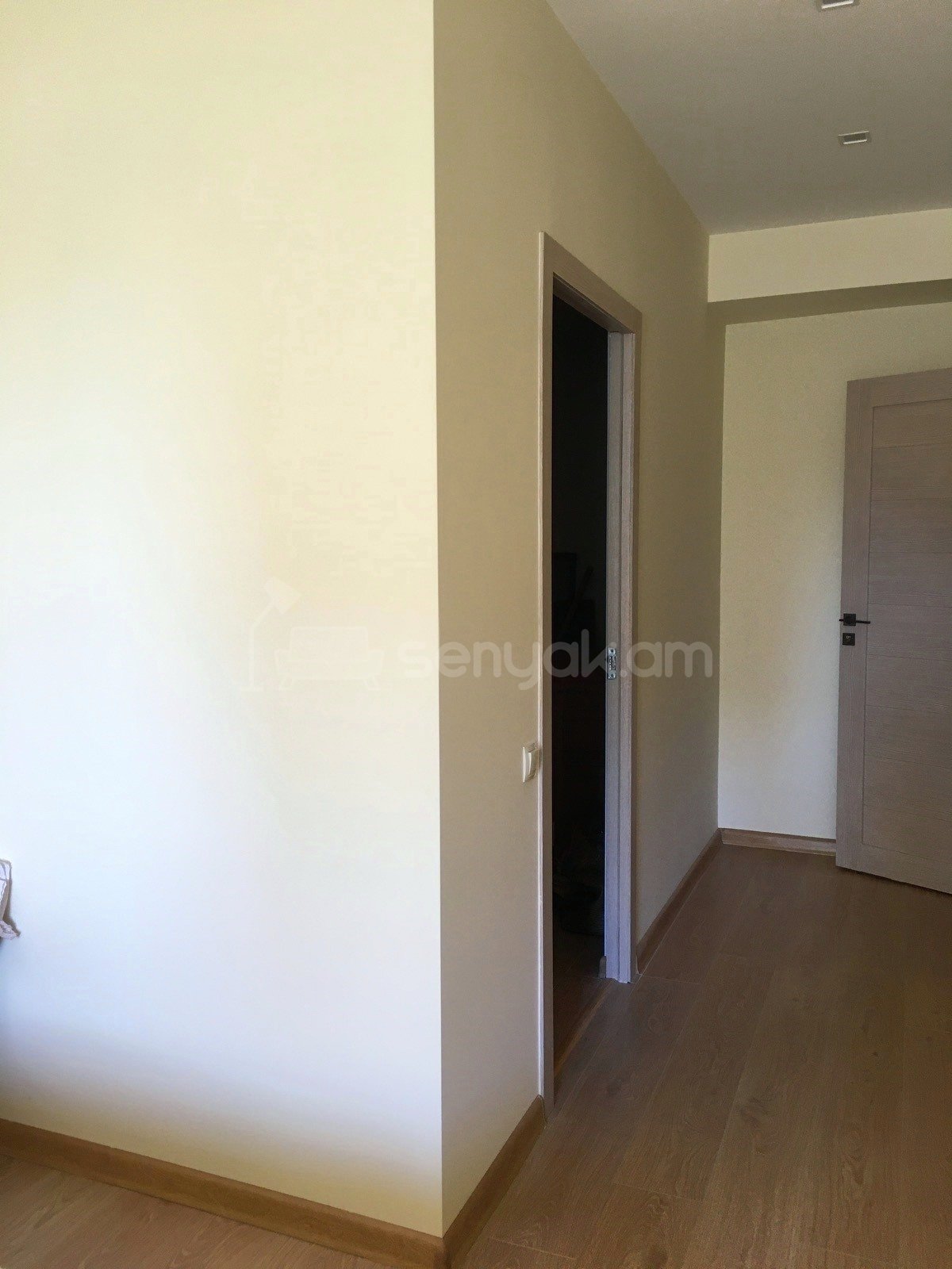 5 Սենյականոց Բնակարան Քարե Շենքում, 40քմ, 2/5 հարկ, Նորմալ Վիճակում, Կահավորված