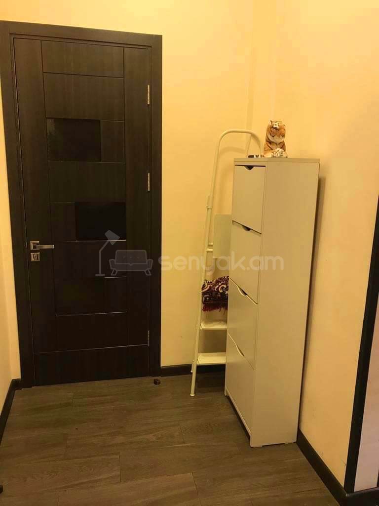 5 Սենյականոց Բնակարան Քարե Շենքում, 40քմ, 2/5 հարկ, Նորմալ Վիճակում, Կահավորված
