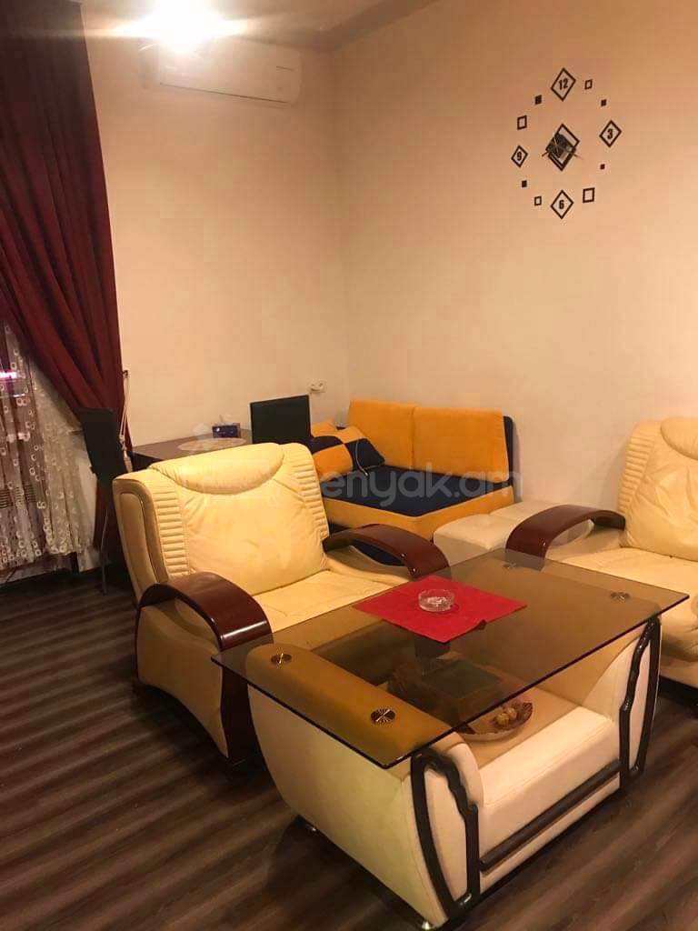5 Սենյականոց Բնակարան Քարե Շենքում, 40քմ, 2/5 հարկ, Նորմալ Վիճակում, Կահավորված