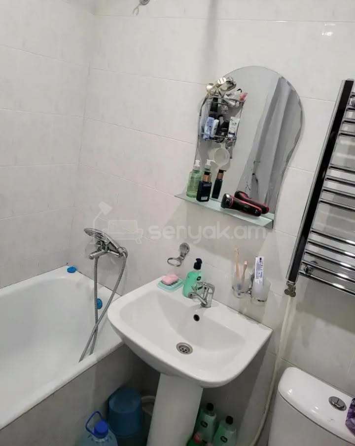 2 Սենյականոց Բնակարան Քարե Շենքում, 45քմ, 5/5 հարկ, Կապիտալ Վերանորոգված
