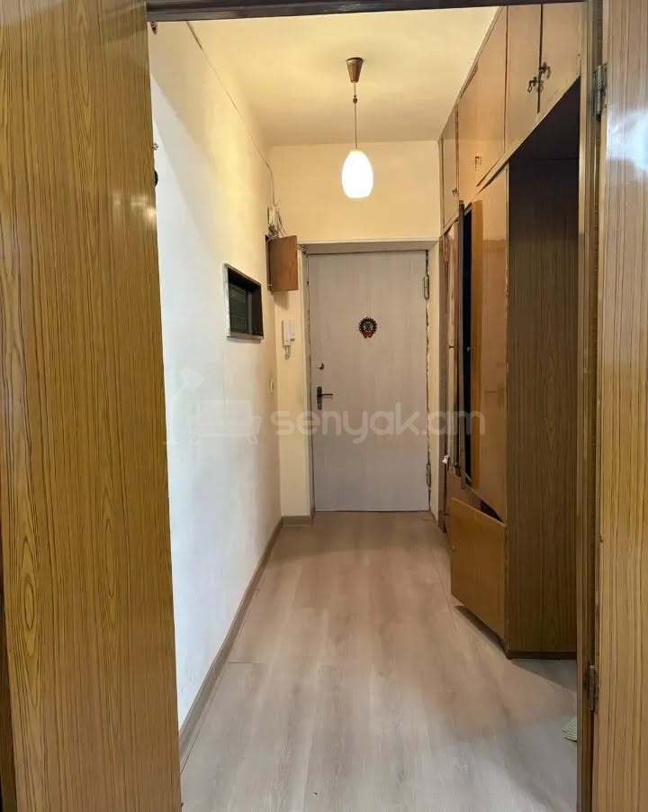 4 Սենյականոց Բնակարան Քարե Շենքում, 100քմ, 3/5 հարկ, Նորմալ Վիճակում