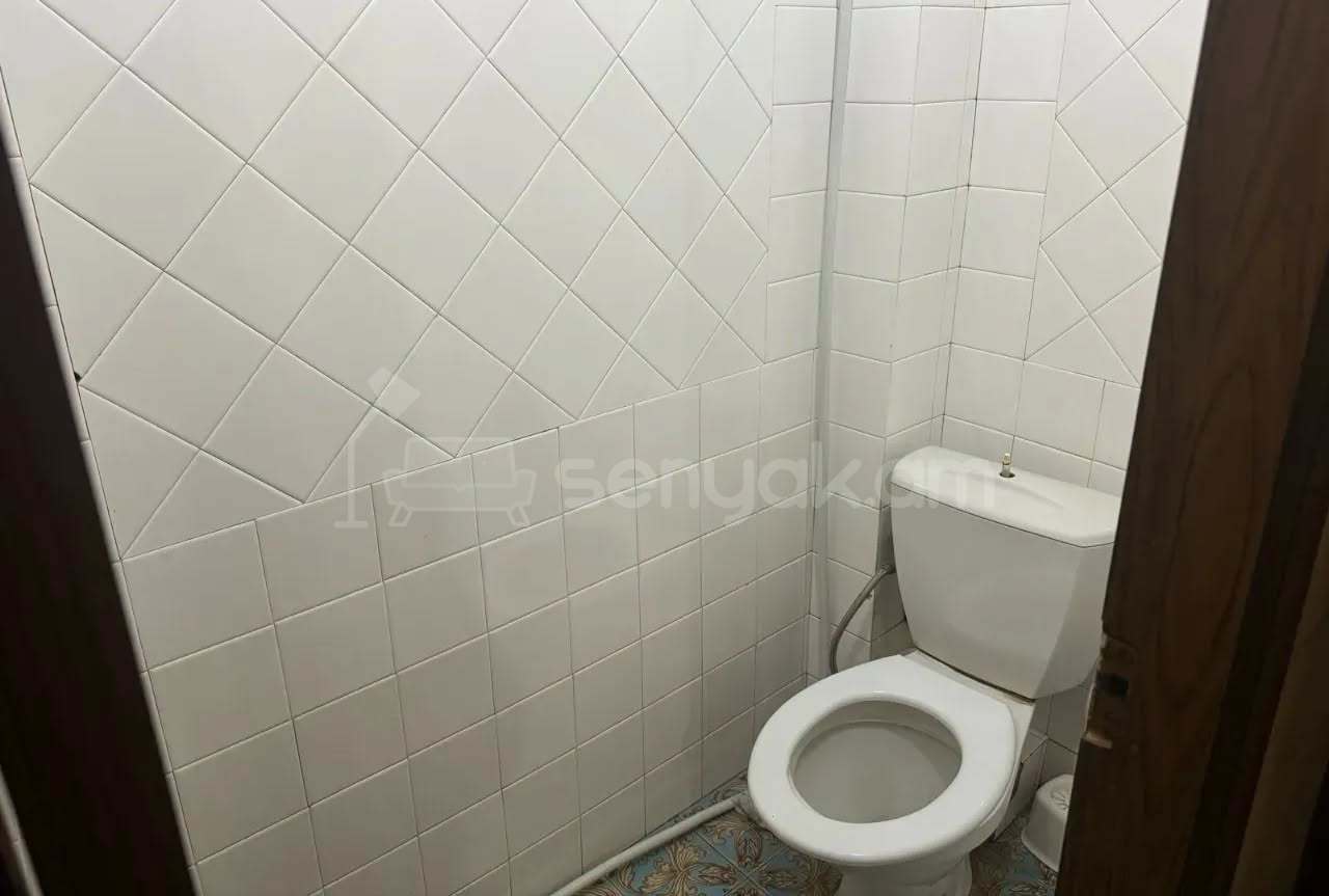 4 Սենյականոց Բնակարան Քարե Շենքում, 100քմ, 3/5 հարկ, Նորմալ Վիճակում