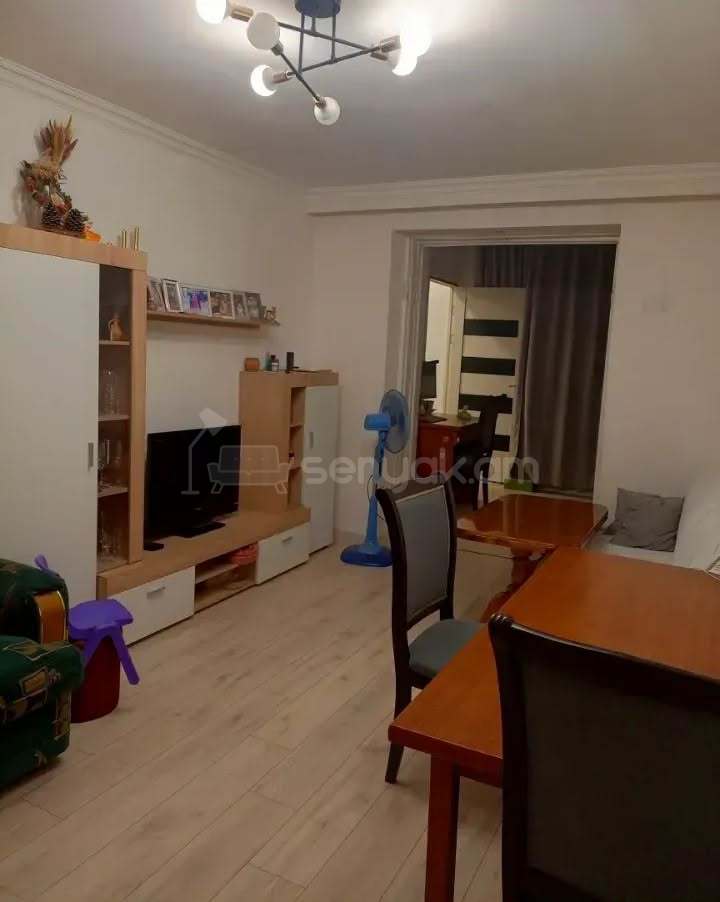 3 Սենյականոց Բնակարան Քարե Շենքում, 72քմ, 4/4 հարկ, Նորմալ Վիճակում