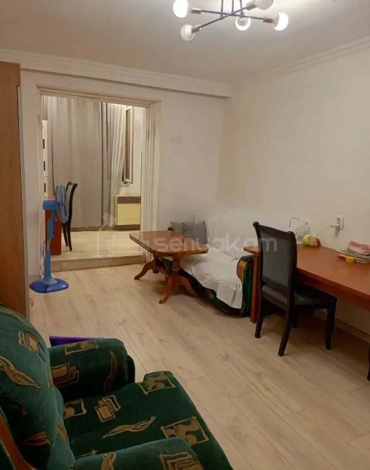 3 Սենյականոց Բնակարան Քարե Շենքում, 72քմ, 4/4 հարկ, Նորմալ Վիճակում