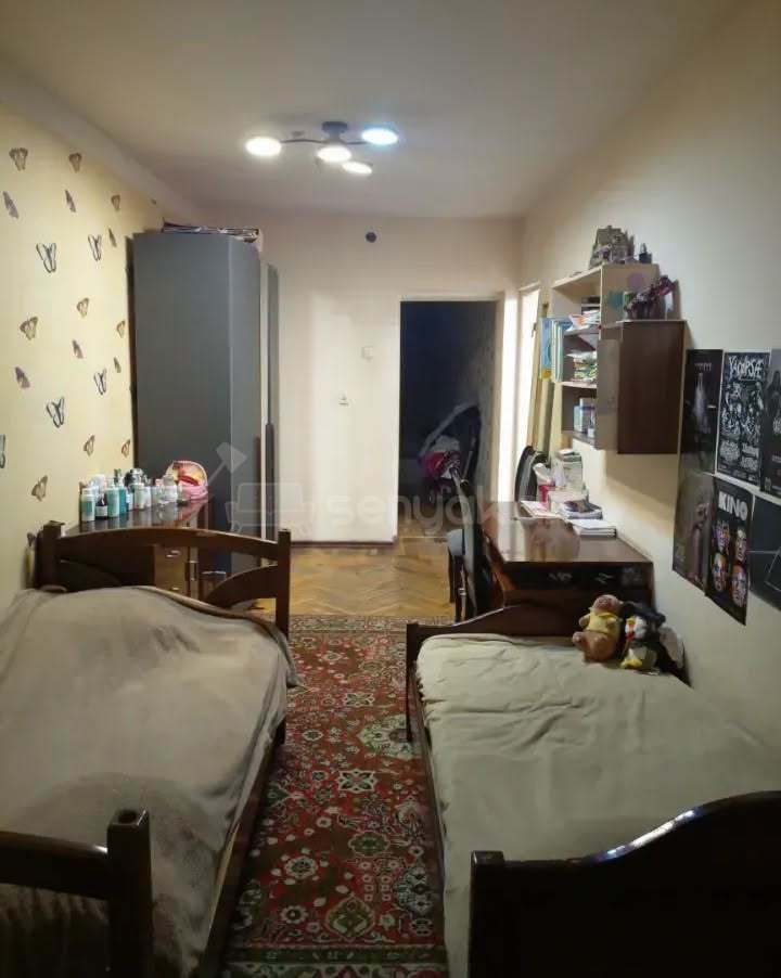 3 Սենյականոց Բնակարան Քարե Շենքում, 72քմ, 4/4 հարկ, Նորմալ Վիճակում