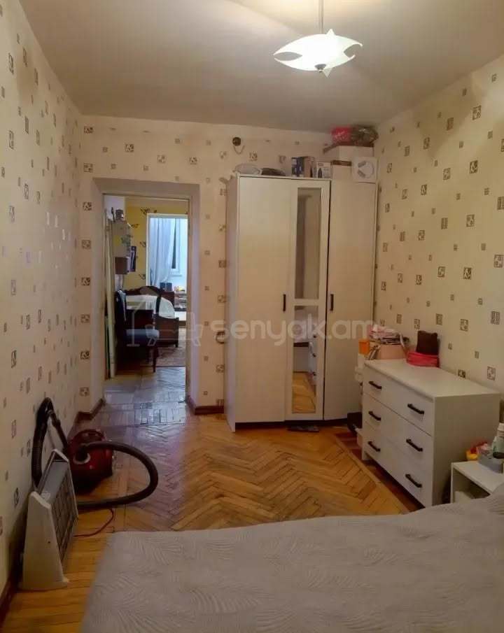 3 Սենյականոց Բնակարան Քարե Շենքում, 72քմ, 4/4 հարկ, Նորմալ Վիճակում
