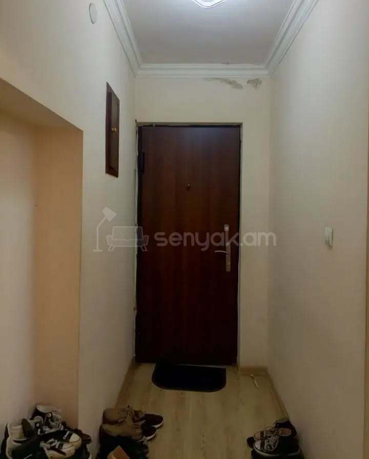 3 Սենյականոց Բնակարան Քարե Շենքում, 72քմ, 4/4 հարկ, Նորմալ Վիճակում