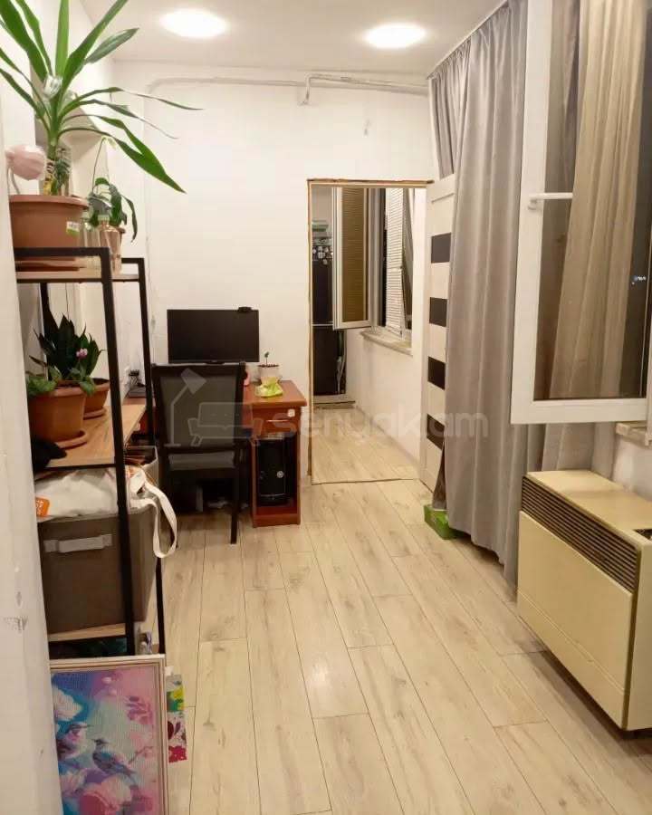 3 Սենյականոց Բնակարան Քարե Շենքում, 72քմ, 4/4 հարկ, Նորմալ Վիճակում