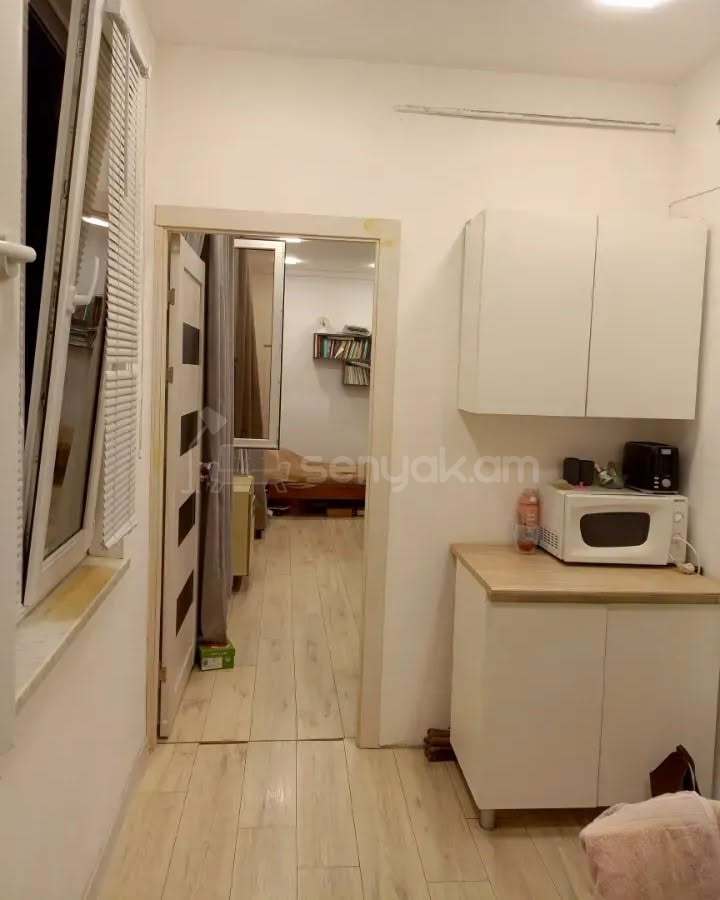 3 Սենյականոց Բնակարան Քարե Շենքում, 72քմ, 4/4 հարկ, Նորմալ Վիճակում