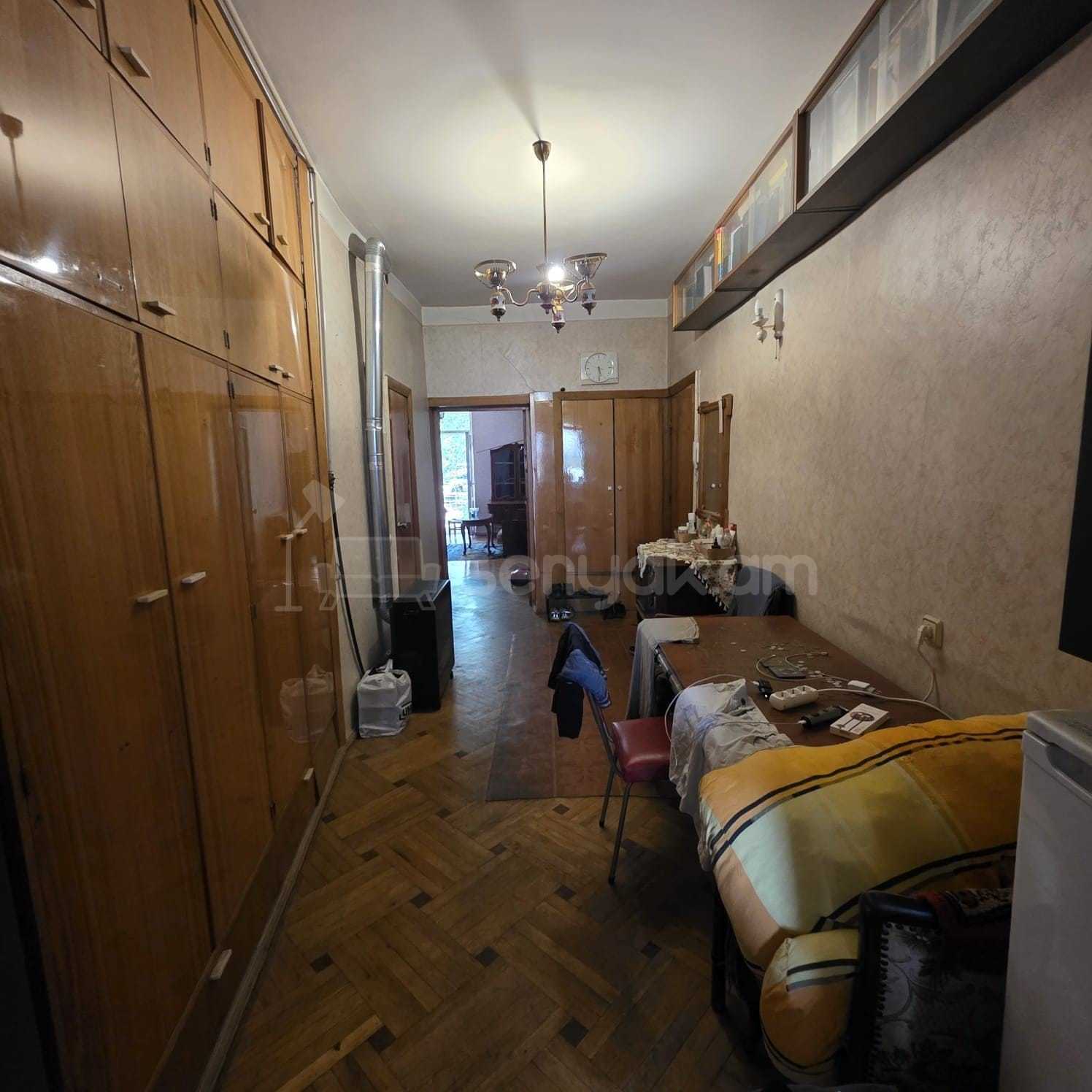 3 Սենյականոց Բնակարան Քարե Շենքում, 58քմ, 3/5 հարկ, Նորմալ Վիճակում