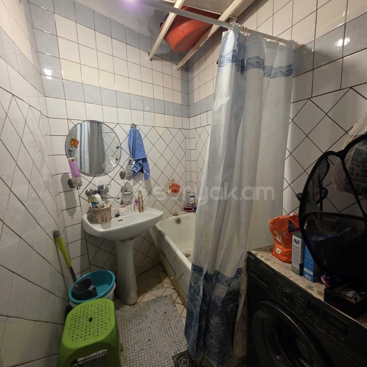 3 Սենյականոց Բնակարան Քարե Շենքում, 58քմ, 3/5 հարկ, Նորմալ Վիճակում