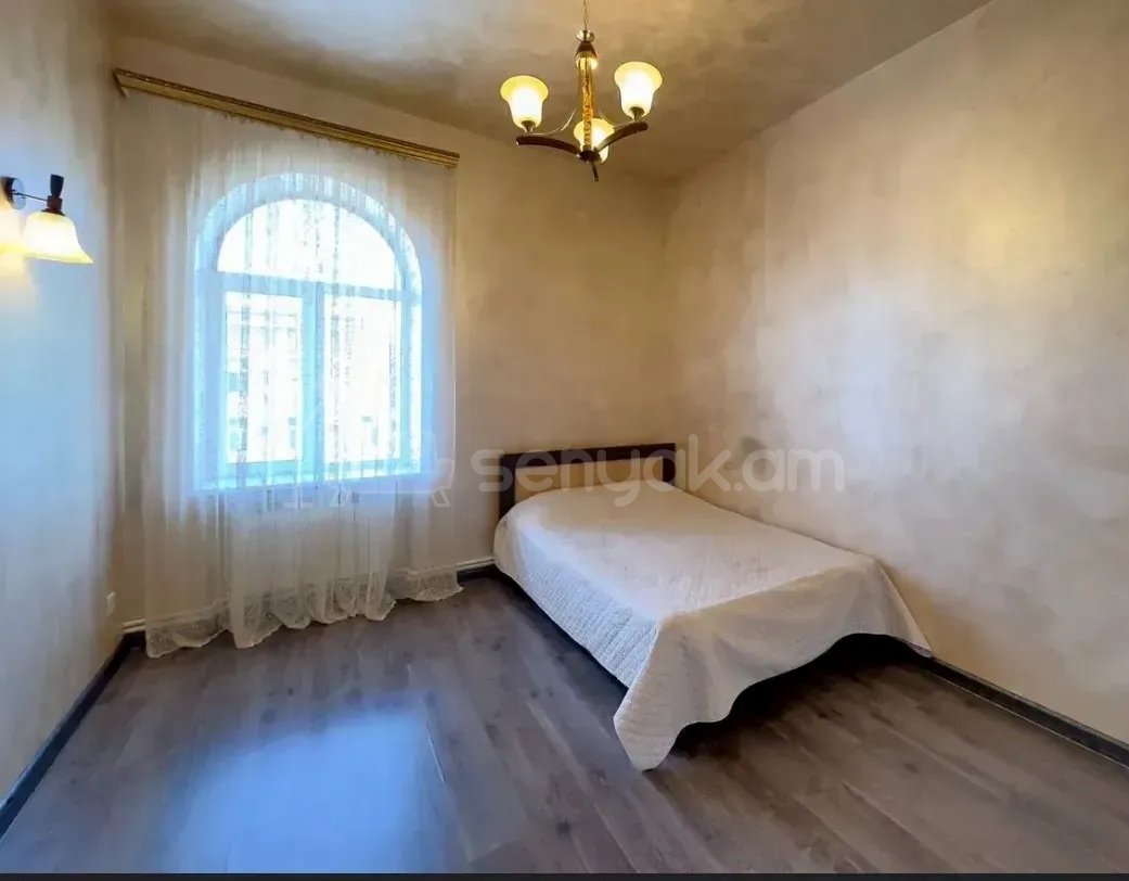 3 Սենյականոց Բնակարան Քարե Շենքում, 78քմ, 4/4 հարկ, Կապիտալ Վերանորոգված, Կահավորված, Արևկող