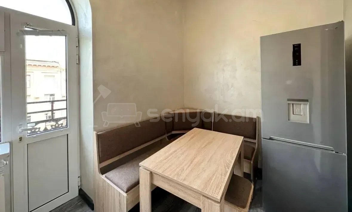 3 Սենյականոց Բնակարան Քարե Շենքում, 78քմ, 4/4 հարկ, Կապիտալ Վերանորոգված, Կահավորված, Արևկող