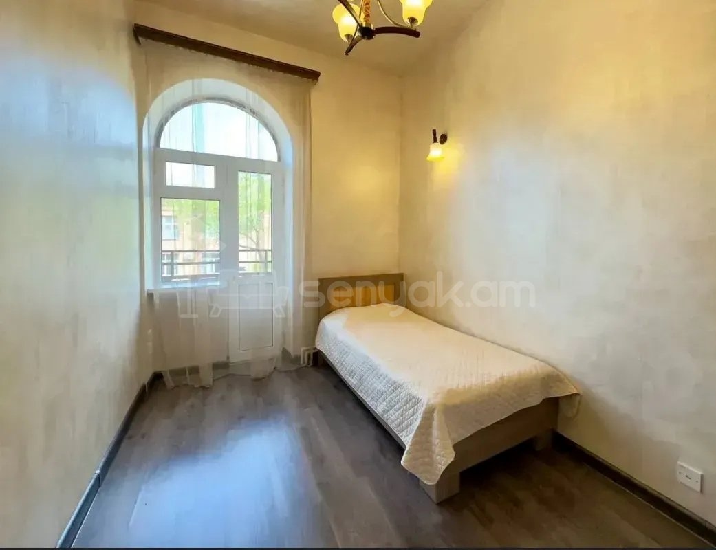 3 Սենյականոց Բնակարան Քարե Շենքում, 78քմ, 4/4 հարկ, Կապիտալ Վերանորոգված, Կահավորված, Արևկող
