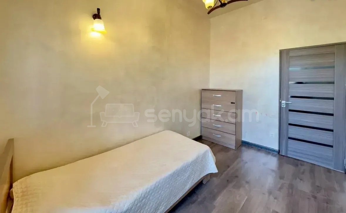 3 Սենյականոց Բնակարան Քարե Շենքում, 78քմ, 4/4 հարկ, Կապիտալ Վերանորոգված, Կահավորված, Արևկող