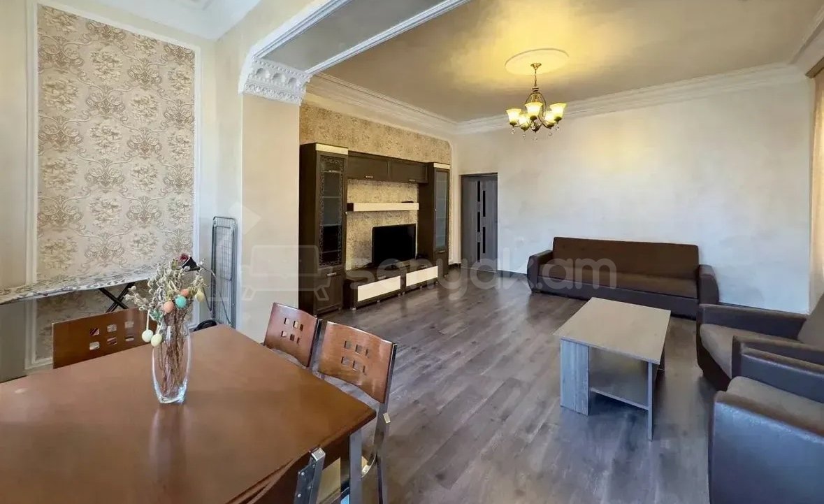3 Սենյականոց Բնակարան Քարե Շենքում, 78քմ, 4/4 հարկ, Կապիտալ Վերանորոգված, Կահավորված, Արևկող